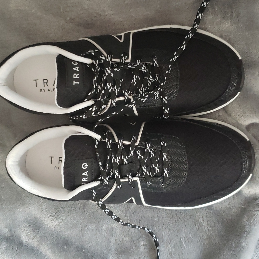 Alegria size 9 Qarma traq shoes